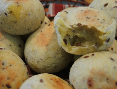 Aprenda a fazer pão de queijo sem glúten e lactose