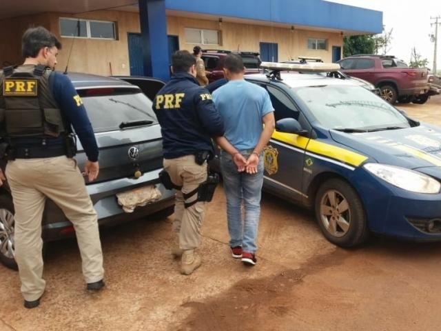PRF apreende meia tonelada de maconha na BR-463 PRF apreende meia tonelada de maconha na BR-463