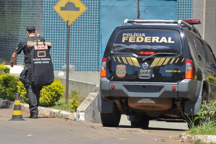 PF deflagra operação contra contrabando de cigarro Até a ação de hoje, 34 pessoas já tinham sido presas em flagrante e 31 veículos, avaliados em mais de R$ 900 mil - Marcello Casal jr/Agência Brasil