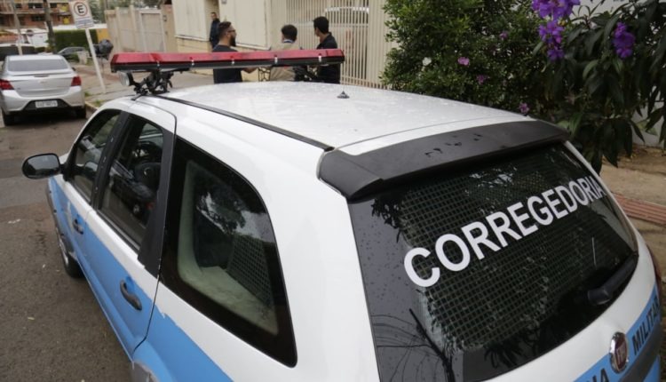 Mais oito policiais militares são presos por envolvimento na ‘Máfia do Cigarros’ Mais oito policiais militares são presos por envolvimento na ‘Máfia do Cigarros’