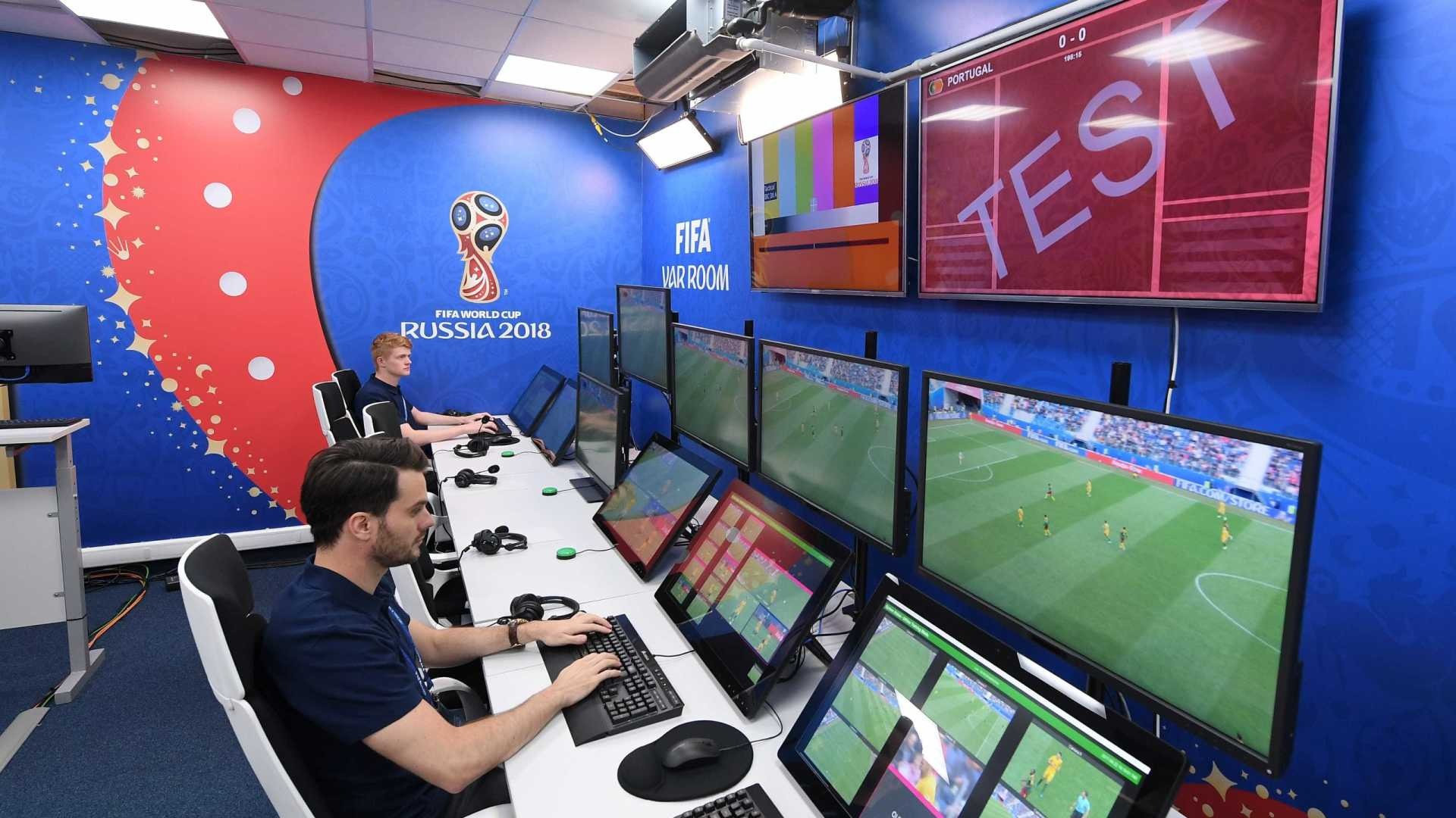 O que você precisa saber sobre o árbitro de vídeo, novidade na Copa Getty Images