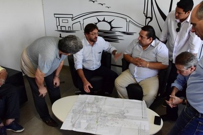 Longen prevê investimentos no Sesi e Senai de Corumbá após pavimentação de rua