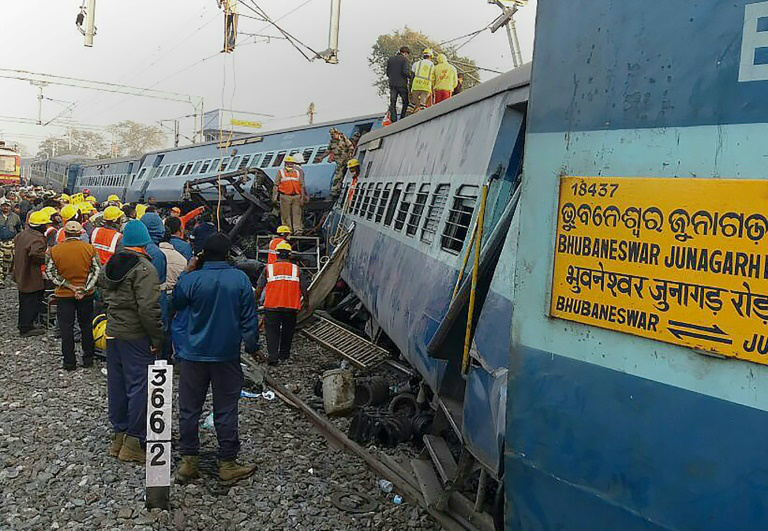 Descarrilamento de trem deixa 39 mortos na Índia AFP / STRINGER