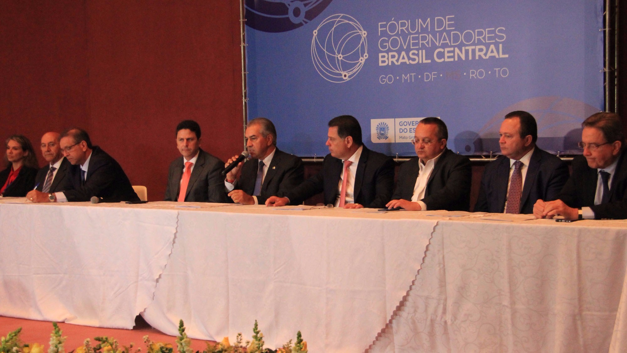 Governadores cobram do Governo Federal por intervenção nas fronteiras Governadores e ministro durante Fórum - Foto: Chico Ribeiro