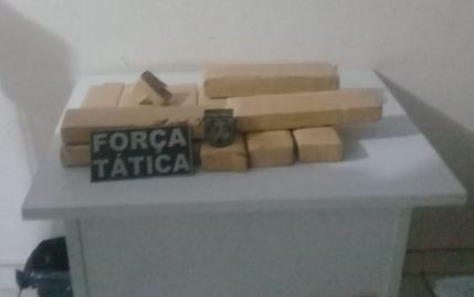 Três suspeitos são presos com maconha pela Força Tática da PM Três suspeitos são presos com maconha pela Força Tática da PM