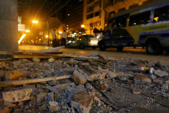 O terremoto atingiu vários edifícios da zona central de Guayaquil, matou 246 pessoas e deixou mais de 2,5 mil feridos (Foto:César Muñoz/Agência Andes)