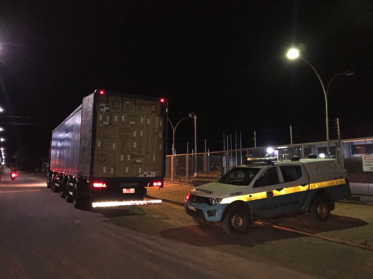 Polícia Rodoviária Estadual apreende carga de cigarros avaliada em R$ 3 milhões Polícia Rodoviária Estadual apreende carga de cigarros avaliada em R$ 3 milhões