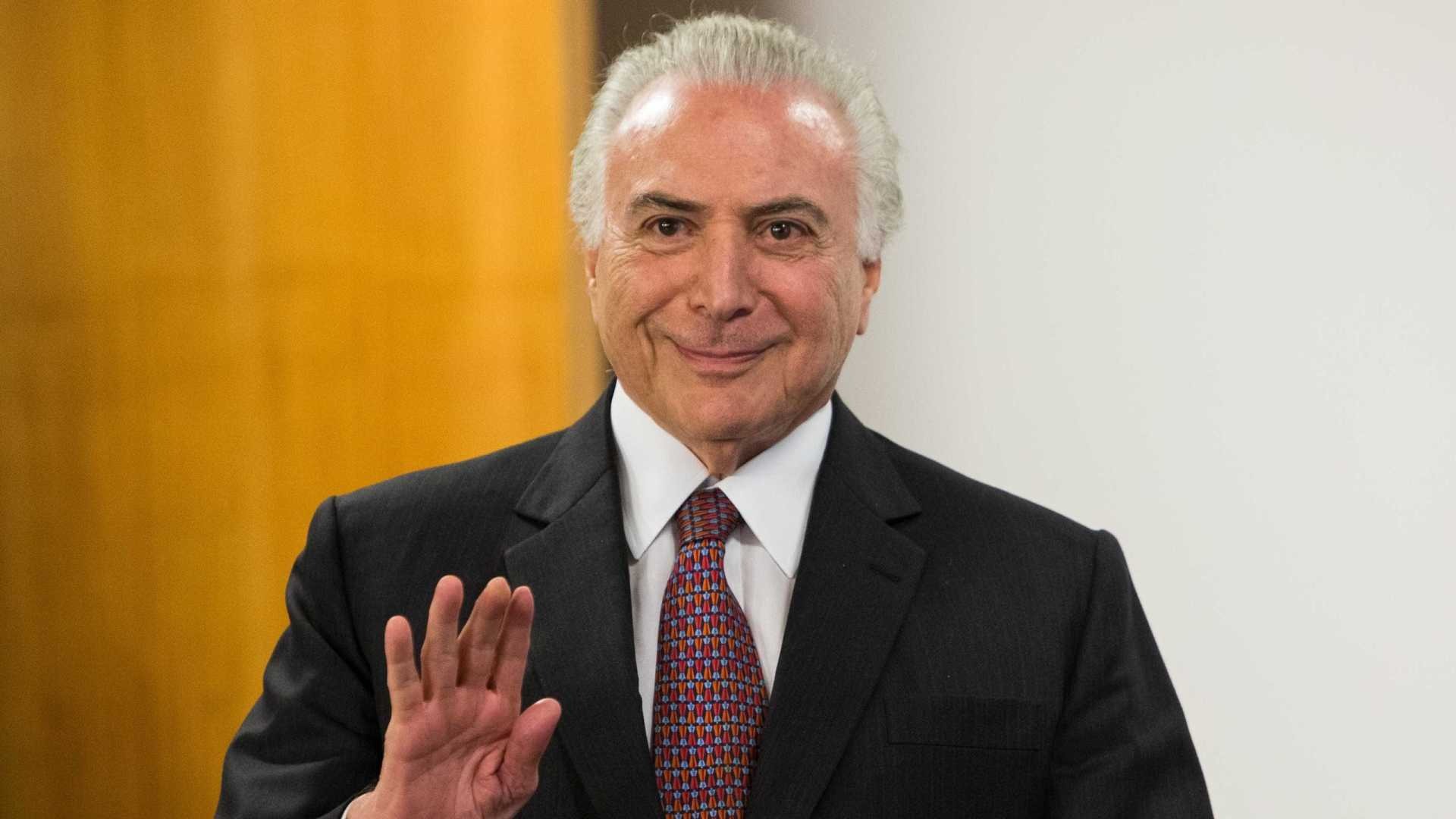 Temer pede que brasileiros esqueçam ‘diferenças’ e torçam pelo hexa Reprodução / Twitter / Michel Temer