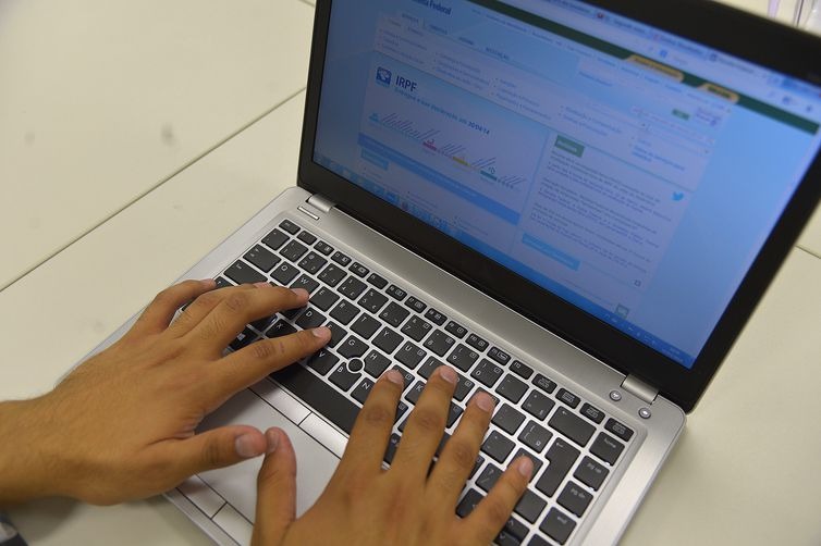 Receita libera primeiro lote de restituição do Imposto de Renda 2018 Site da Receita Federal (Marcello Casal Jr./Agência Brasil)