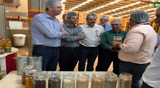 Em Goiás, Reinaldo Azambuja visita fábrica do Grupo Caramuru Divulgação