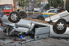 Motorista envolvido em acidente com duas mortes está internado sob escolta da PM Com o impacto da batida, os ocupantes do Corsa Classic Sedan morreram - Foto: Valdenir Rezende/Correio do Estado
