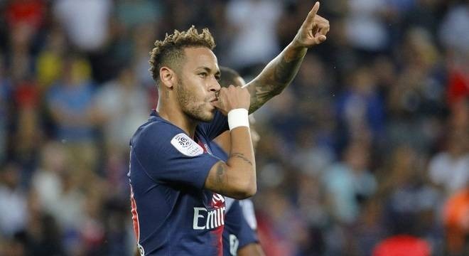 Neymar faz gol na estreia do PSG no campeonato francês Neymar comemora o primeiro gol do PSG na temporada 2018/19 contra o Caen. Reprodução Twitter - @PSG_inside