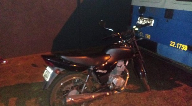 Polícia Militar recupera moto roubada no estacionamento do aeroporto Polícia Militar recupera moto roubada no estacionamento do aeroporto