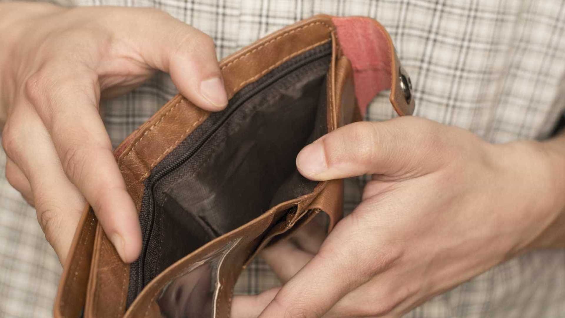 40,5% dos brasileiros estão com nome incluído em cadastro de devedores