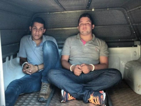 Dois sergipanos são presos em ônibus com malas recheadas de maconha Sergipanos foram presos transportando malas de maconha em ônibus (Foto: Adilson Domingos)