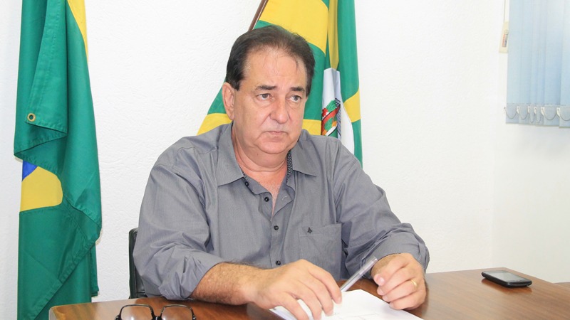 MPF pede condenação de prefeito por compra de mobília para escola