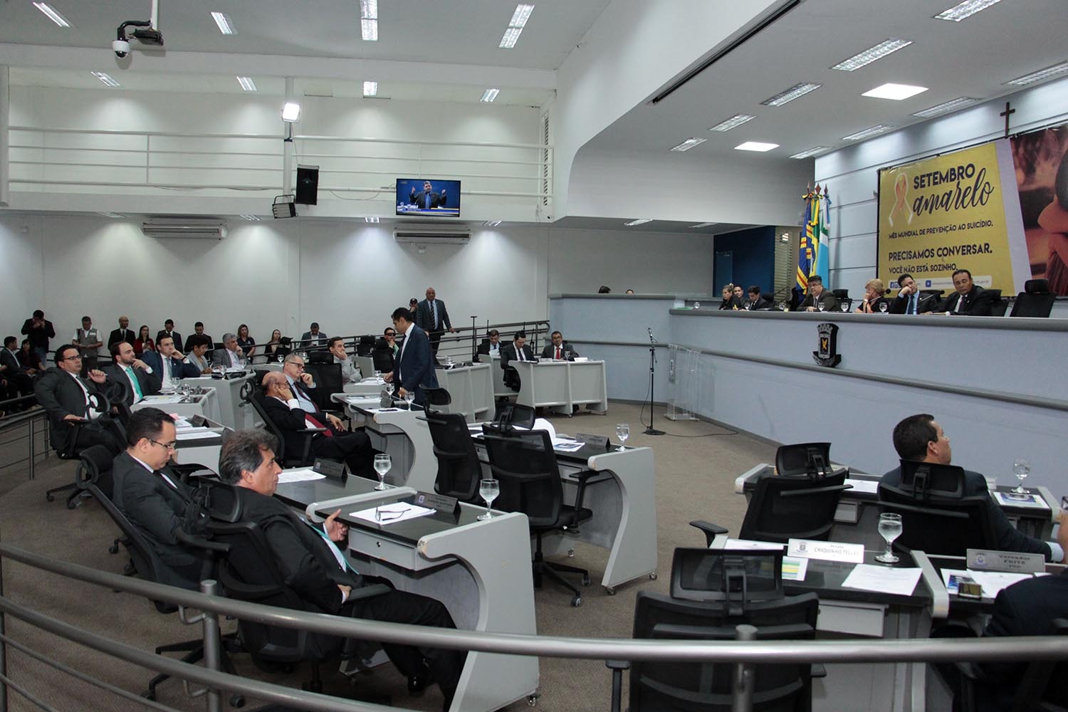 Vereadores analisam quatro vetos e quatro projetos na sessão de hoje Vereadores analisam quatro vetos e quatro projetos na sessão de hoje