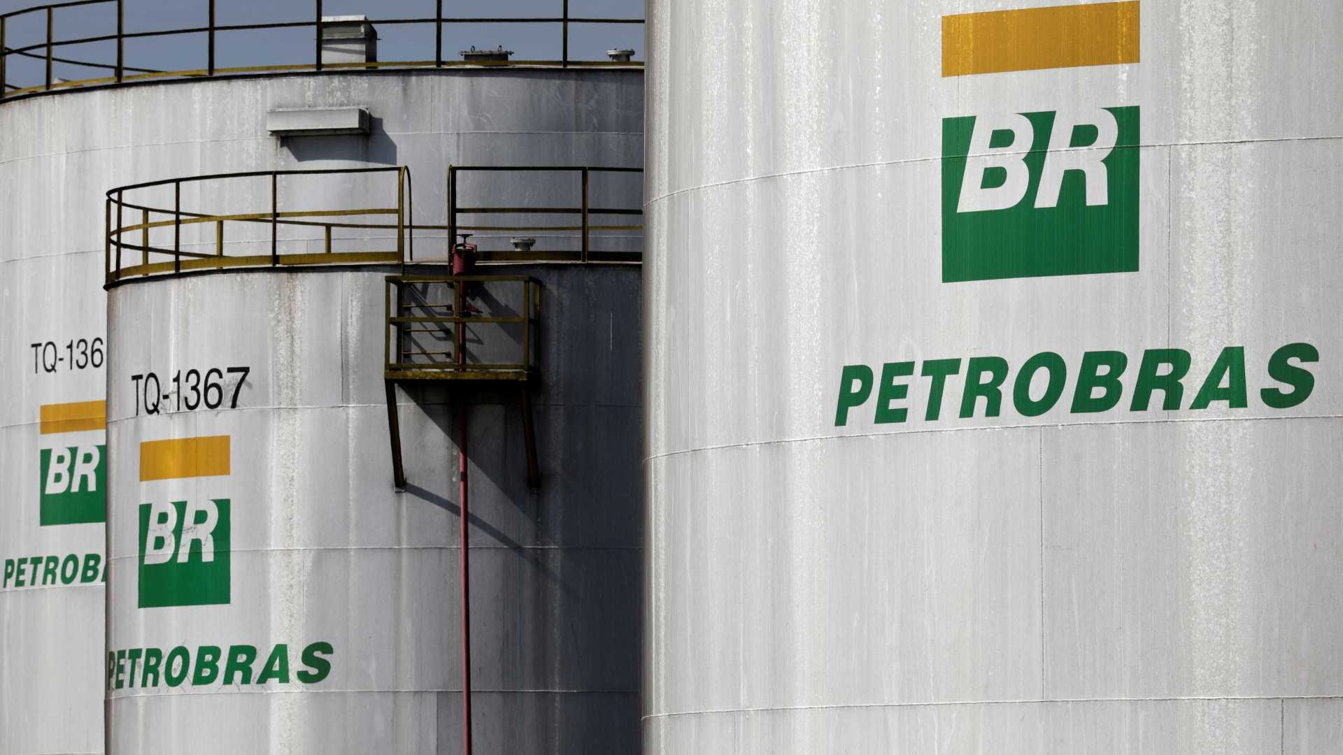 Petrobras reduz em 1,24% o preço da gasolina nas refinarias Reuters / Paulo Whitaker