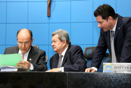 Ordem do Dia: Deputados aprovam taxa de CNH proporcional a idosos Projeto que beneficia idosos é de autoria de Renato Câmara (à direita da foto)
Foto: Victor Chileno AL/MS