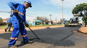 Assinado contratos que ultrapassam R$ 5 milhões para recapear ruas de Paranaíba e Bandeirantes Assinado contratos que ultrapassam R$ 5 milhões para recapear ruas de Paranaíba e Bandeirantes