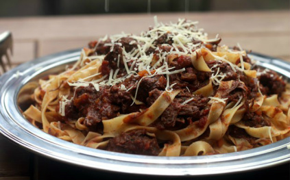 Que tal finalizar a receita com queijo parmesão ralado na hora? A sugestão é da chef Isadora Becker (Foto: Frederico Leonardo Dora)
