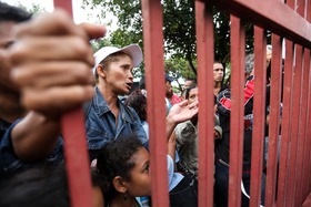 Venezuelanos aguardam vagas em abrigos para refugiados em Boa Vista. (Marcelo Camargo/Arquivo Agência Brasil)
