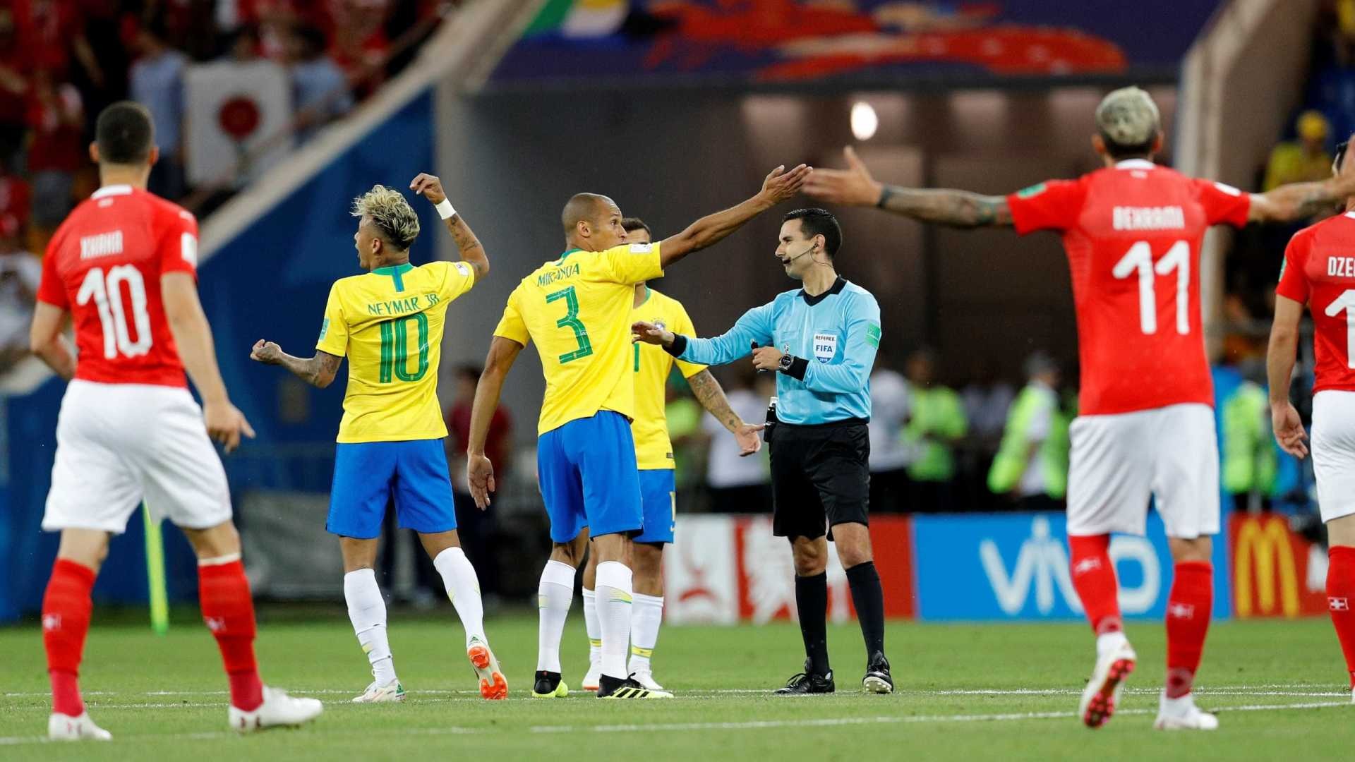 Fifa responde queixa da CBF, mas se recusa a liberar áudio do VAR Darren Staples / Reuters