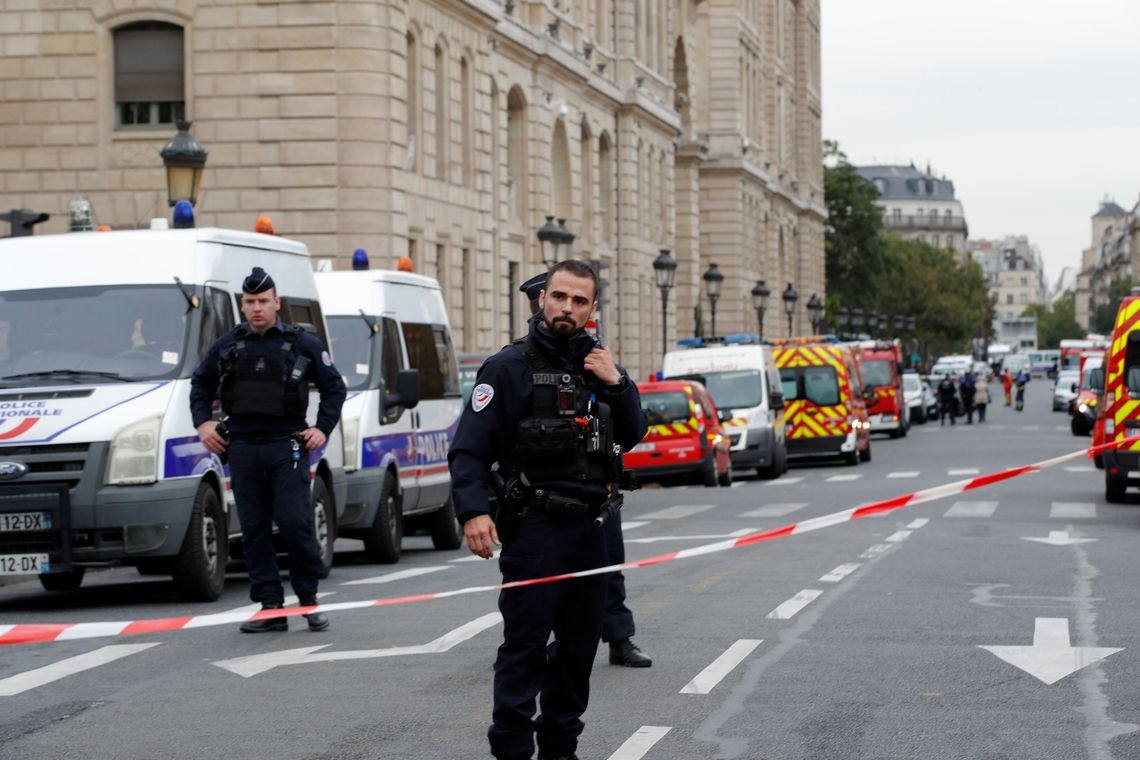 Quatro policiais são mortos em ataque à sede da polícia de Paris REUTERS/Philippe Wojazer