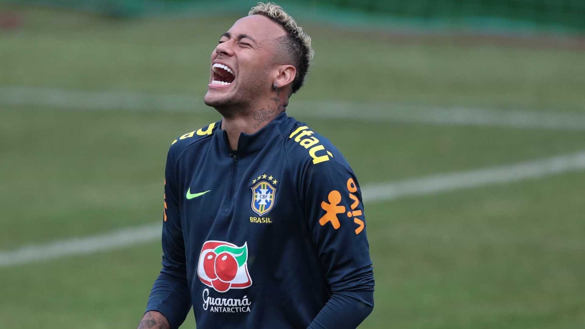 Neymar passou a manhã na fisioterapia e deve treinar à tarde Neymar passou a manhã na fisioterapia e deve treinar à tarde