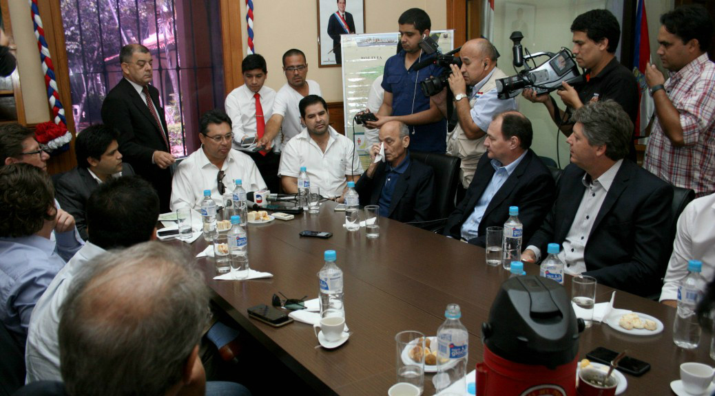 Reunião que definiu as prioridades para escoar a produção usando o Rio Paraguai (Foto: Ministerio de Industria y Comercio do Paraguai)