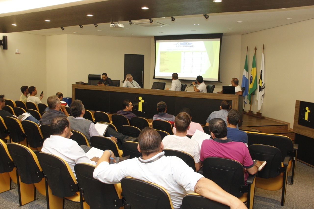Arbitral define detalhes da terceira fase da Copa Assomasul Arbitral ocorreu nesta quarta na Assomasul. Foto: Franklin Ribeiro