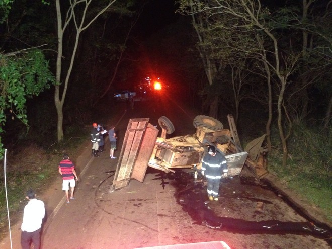 Colisão traseira resultou na morte de tratorista. Foto: Cido Costa