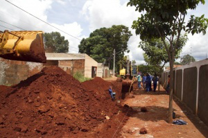 Com investimento de R$ 21 mi, Prefeitura deve asfaltar 21 km em cinco bairros Obras prometem eliminar problemas de alagamentos enfrentados, há anos, pelos moradores (Foto: Divulgação)