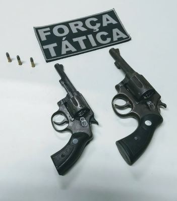PM prende suspeitos de roubos que agiam em carro de luxo e com duas armas PM/Divulgação