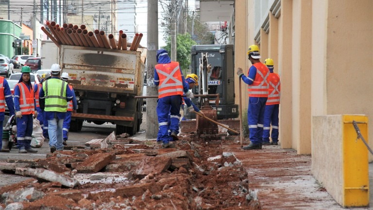 Rua 14 de Julho com Fernando Corrêa da Costa continua interditada para execução de Obras Rua 14 de Julho com Fernando Corrêa da Costa continua interditada para execução de Obras