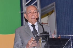 Waldir Pires teve uma parada cardiorrespiratória por volta das 10 horas. A equipe médica tentou reanimá-lo, mas o político baiano não respondeu aos esforços e faleceu - Elza Fiuza/Agência Brasil
