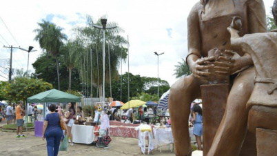 Cardápio seresteiro troca menu por sucessos do passado na praça os imigrantes Cardápio seresteiro troca menu por sucessos do passado na praça os imigrantes
