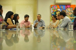 A reunião foi realizada hoje na Governadoria com representantes trabalhistas, o governador Reinaldo Azambuja, a vice, Rose Modesto, e o Secretário de Administração, Carlos Alberto de Assis. (Foto: Alcides Neto)