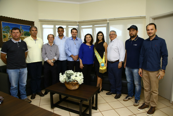 Prefeita Délia e vereadores recebe Miss Dourados