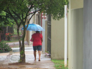 Chuva derruba temperatura em 13 graus em Dourados A chuva que começou na manhã de terça (27) derrubou a temperatura em 13 graus-Foto: Joandra Alves