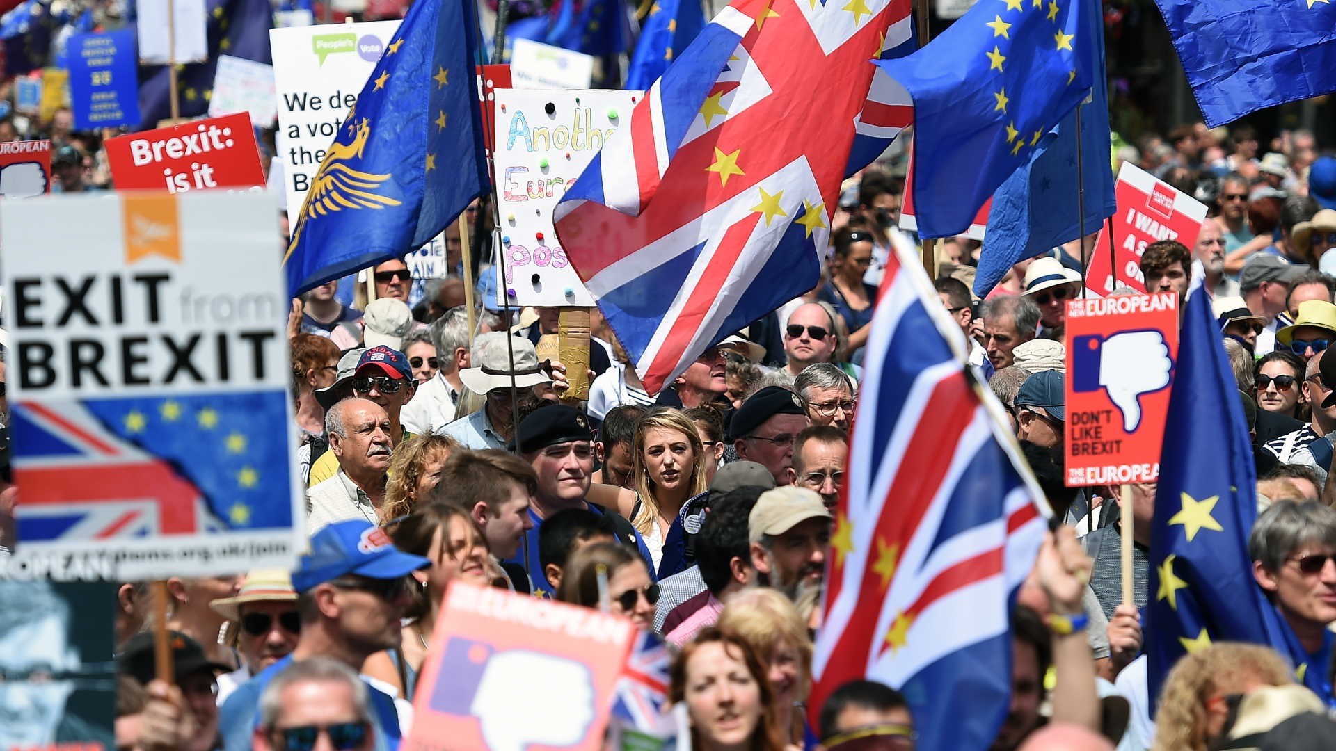 Manifestantes em Londres pedem segundo referendo ao 'Brexit' Manifestantes em Londres pedem segundo referendo ao 'Brexit'