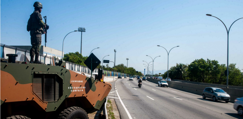 Jovens nascidos em 2000 devem fazer o alistamento militar Jovens nascidos em 2000 devem fazer o alistamento militar