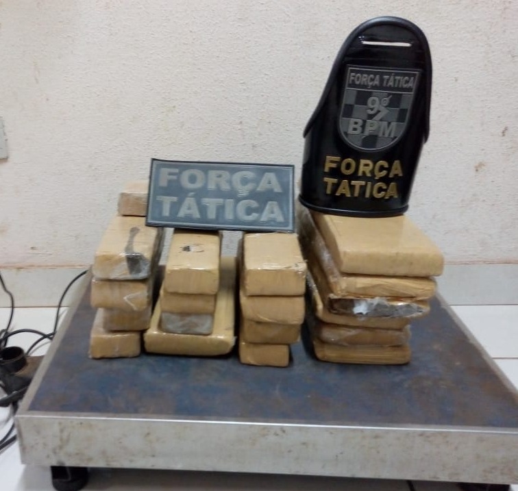 Força Tática da PM apreende maconha em terminal rodoviário na Capital Força Tática da PM apreende maconha em terminal rodoviário na Capital