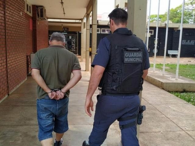 Guarda Municipal prende homem que usou documento falso para sacar R$ 47 mil de precatório (Foto: Adilson Domingos)