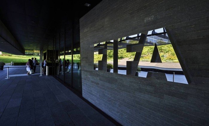 Fifa pune federação dinamarquesa por atos da torcida contra a Austrália