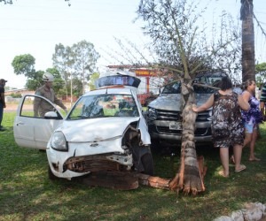 Veículos colidiram e foram parar no canteiro central - Bruno Henrique