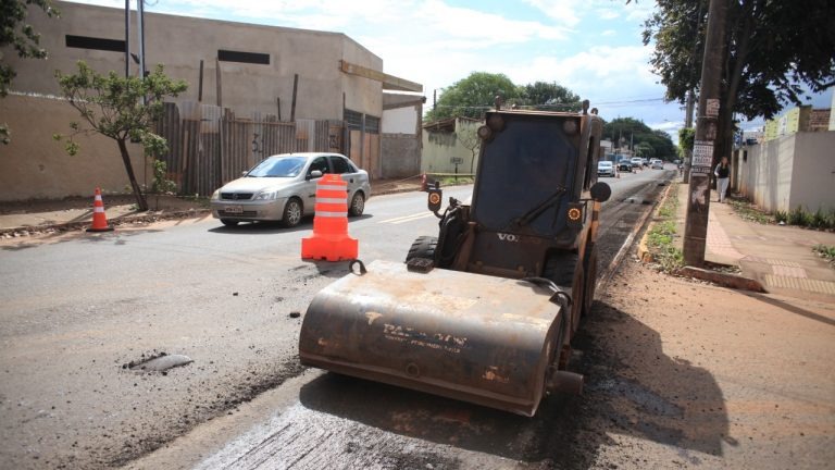Prefeitura inicia no Tiradentes 1ª frente do projeto de 25 km de recapeamento