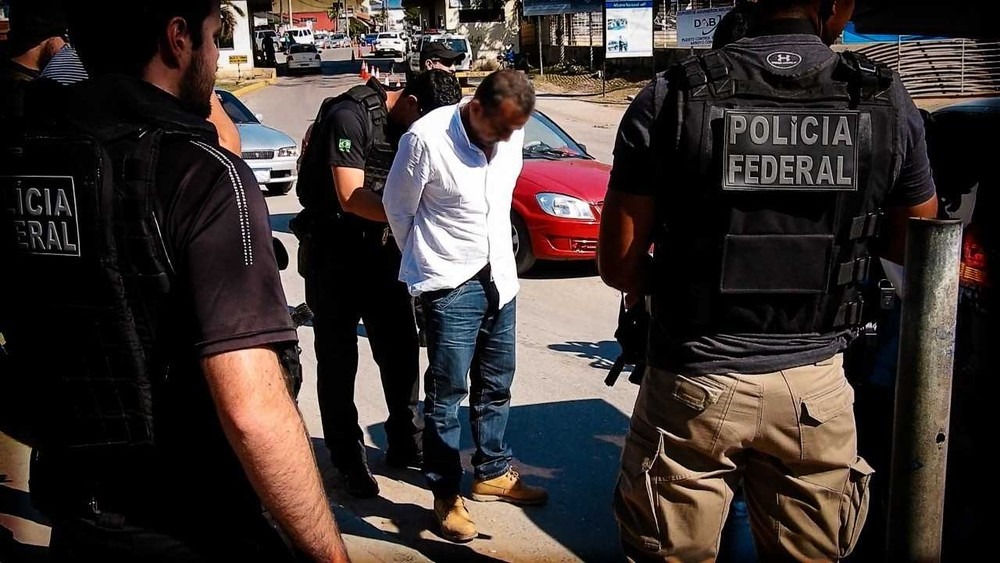 PF prende um dos mais procurados narcotraficantes na fronteira com a Bolívia Polícia informou que o traficante figurava entre os seis foragidos mais procurados do Brasil. Polícia Federal/Divulgação