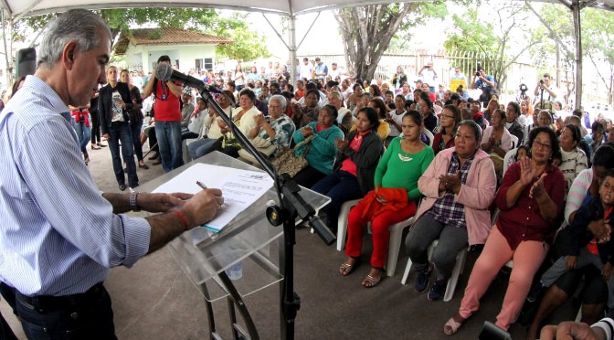 Reinaldo Azambuja firma convênio para reforma da Santa Casa de Corumbá