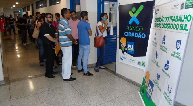 Mercado de trabalho desacelera e aumenta número de 'desalentados'
